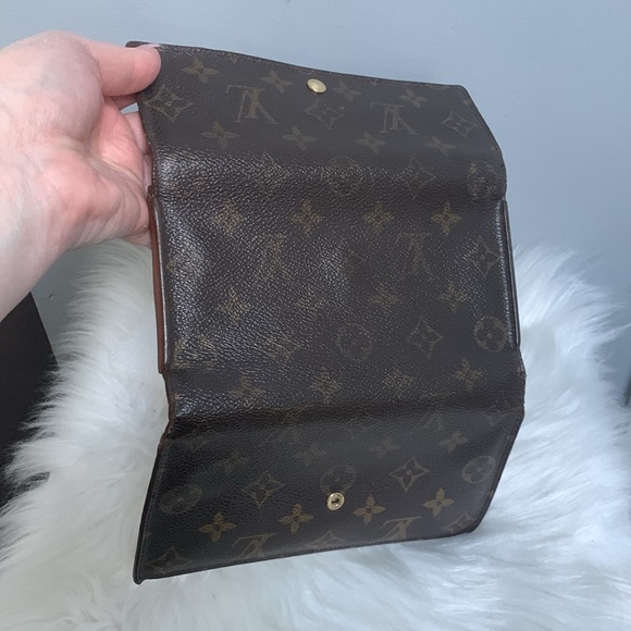 2001 authentic Louis Vuitton International Wallet - Picture 15 of 16